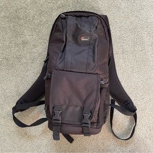 Lowepro Fastpack 100 camera bag in all black